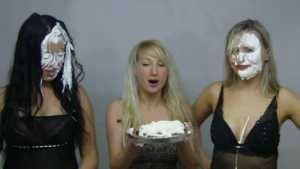 foam-vs-cream-pies_3.jpg